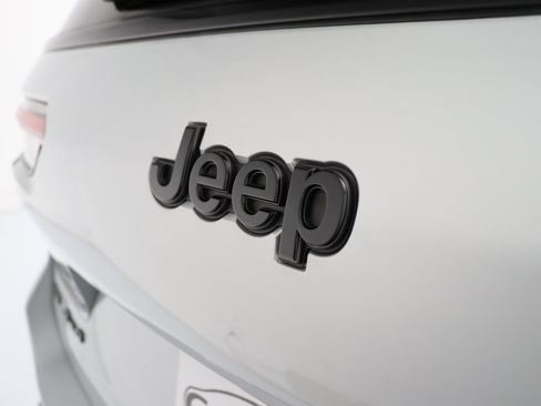 Used 2022 Jeep Grand Cherokee L Laredo image 22