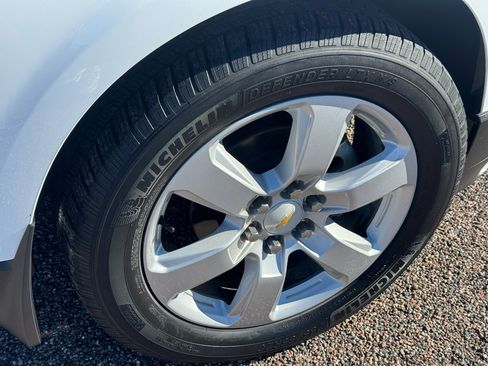 Used 2017 Chevrolet Traverse LT w/ Style and Technology Package image 16