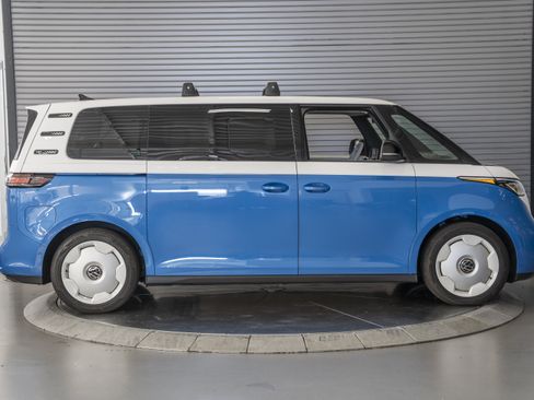 Used 2025 Volkswagen ID. Buzz 1st Edition RWD image 6