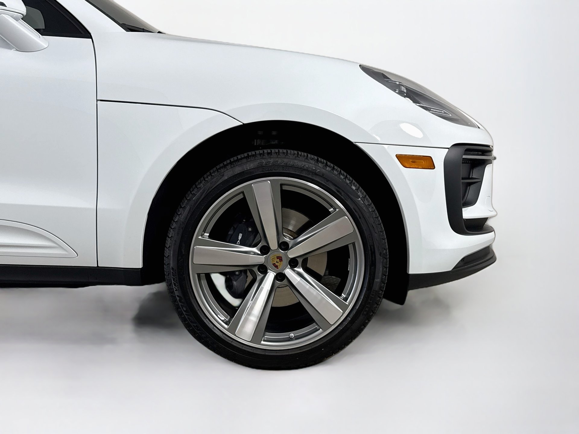 Used 2024 Porsche Macan AWD/4WD image 28