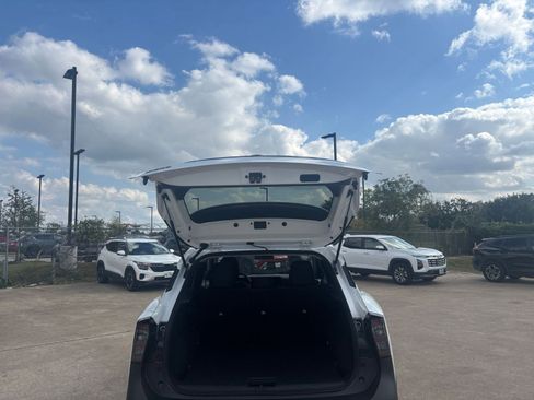 Used 2025 Nissan Kicks SV image 29