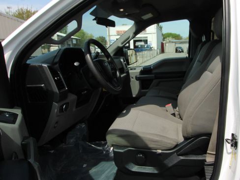 Used 2017 Ford F150 XLT AWD/4WD image 9