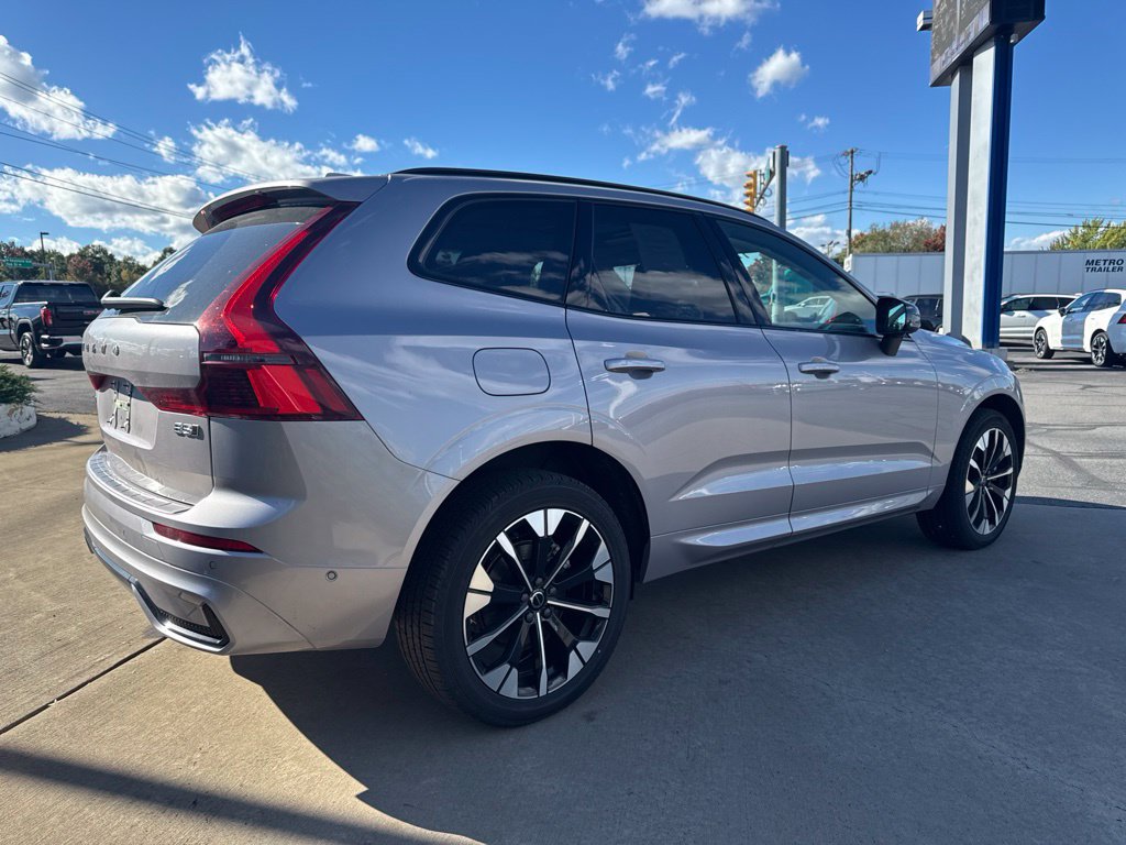 Used 2026 Volvo XC60 B5 Plus AWD/4WD image 5