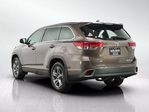 Used 2017 Toyota Highlander Limited AWD/4WD image 3
