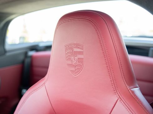Certified 2024 Porsche 911 Targa 4S AWD/4WD image 18