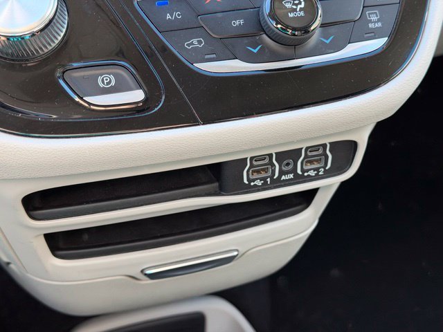 Used 2023 Chrysler Voyager LX FWD image 22