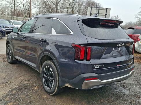 Certified 2025 Kia Sorento S image 4