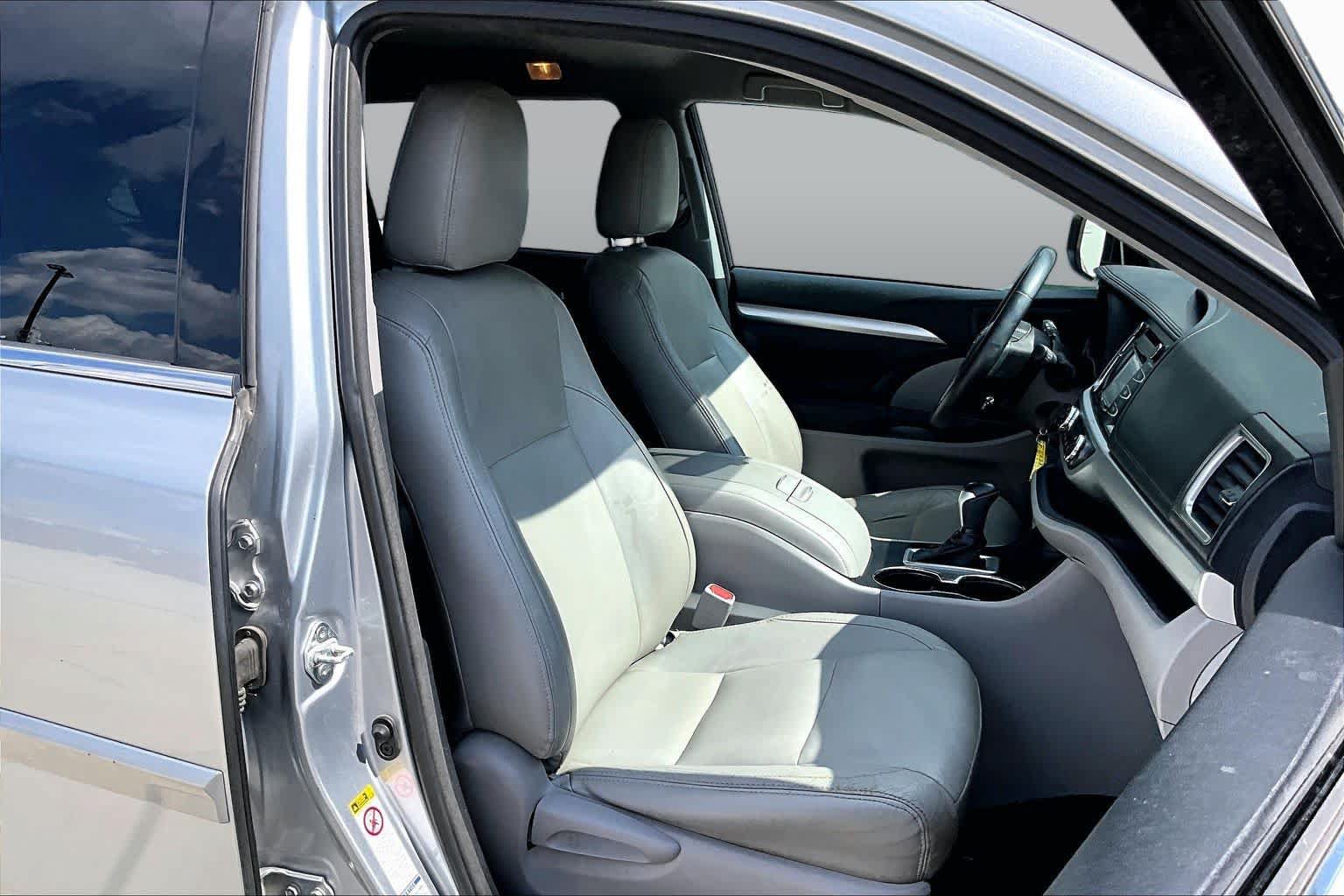 Used 2014 Toyota Highlander Plus AWD/4WD image 9