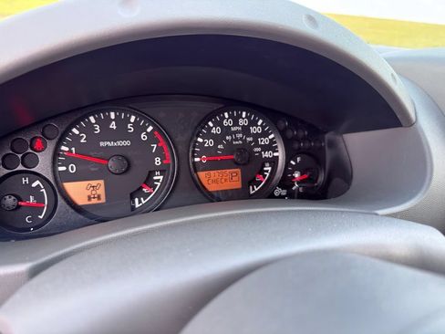 Used 2013 Nissan Frontier SV w/ SV Value Truck Pkg AWD/4WD image 36