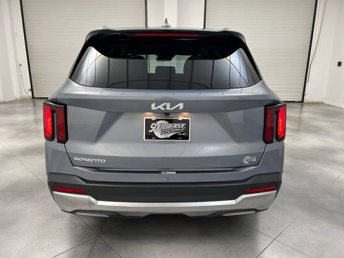 Used 2024 Kia Sorento S FWD image 8