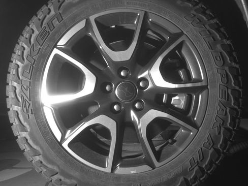 Used 2025 Jeep Compass Trailhawk image 13