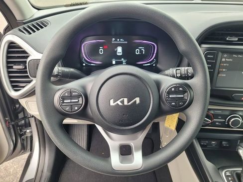 Used 2025 Kia Soul LX image 19