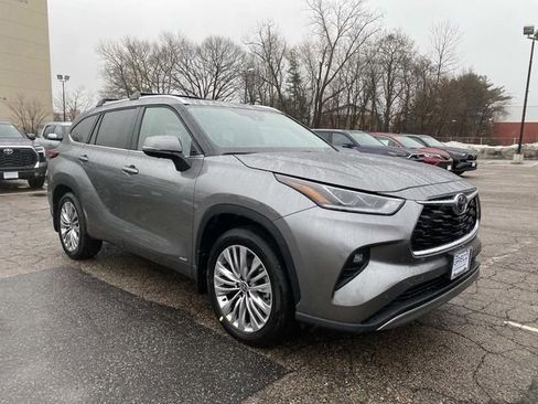 New 2026 Toyota Highlander Platinum image 1