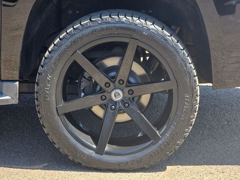 Used 2015 Chevrolet Suburban LS RWD image 32