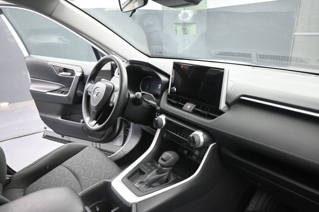 Used 2025 Toyota RAV4 XLE FWD image 21