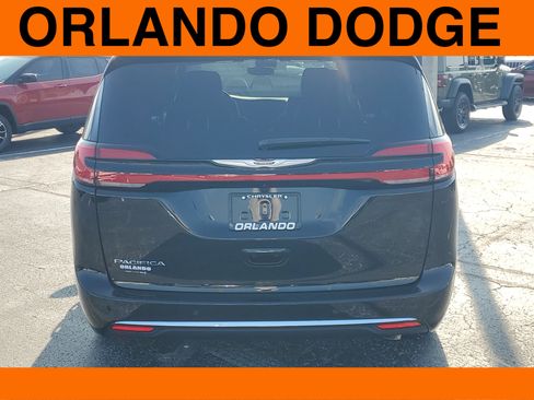 New 2026 Chrysler Pacifica Select image 6