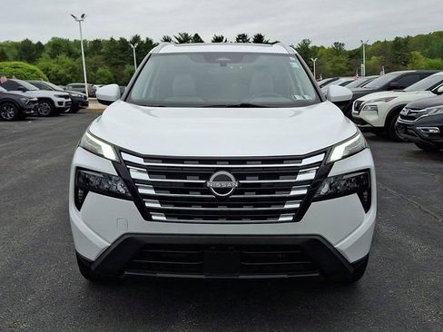 Used 2024 Nissan Rogue SV w/ SV Premium Package FWD image 2