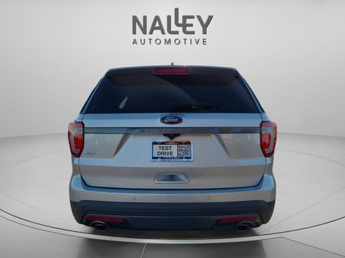 Used 2017 Ford Explorer XLT w/ Equipment Group 202A image 4