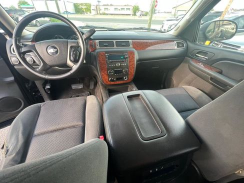 Used 2009 Chevrolet Suburban LT image 12