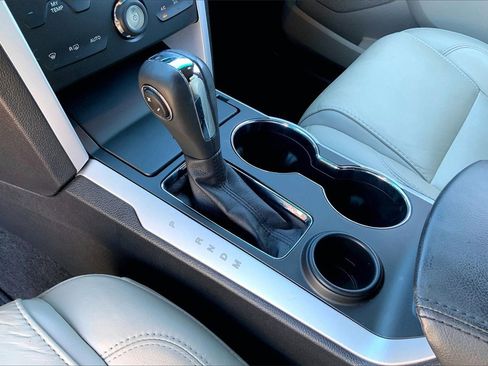 Used 2015 Ford Explorer XLT w/ Equipment Group 202B image 17