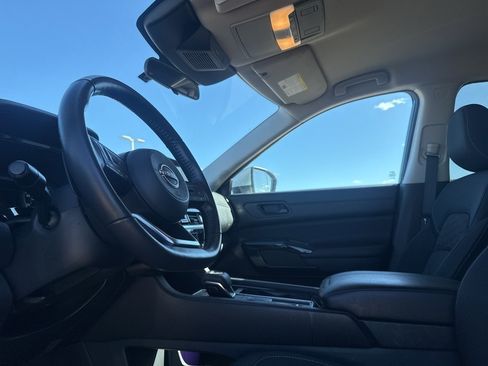 Certified 2024 Nissan Pathfinder SV image 30
