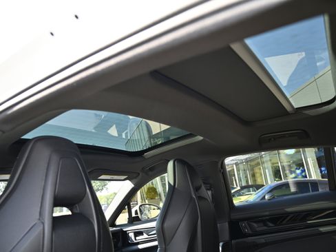 Used 2024 Porsche Panamera 4 image 37