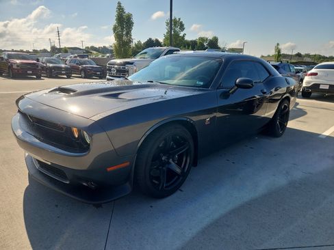 Used 2019 Dodge Challenger R/T Scat Pack w/ Scat Pack Stripe RWD image 2