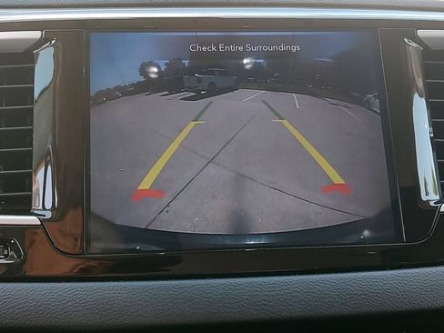 Used 2020 Chrysler Pacifica Touring-L Plus FWD image 17