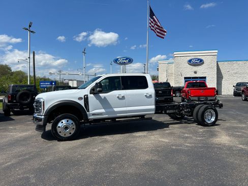 New 2026 Ford F550 4x4 Crew Cab image 5