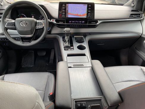 Used 2023 Toyota Sienna XSE w/ XSE Plus Package image 17