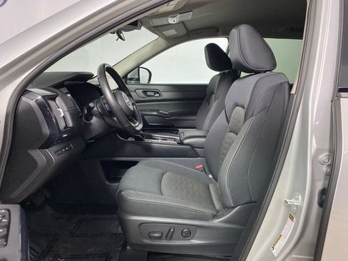 Used 2025 Nissan Pathfinder SV FWD image 11