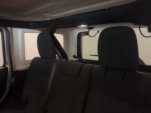 Used 2019 Jeep Wrangler Unlimited Sport S image 11