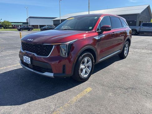 Used 2025 Kia Sorento LX FWD image 3