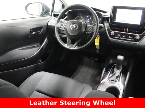 Used 2025 Toyota Corolla LE image 27