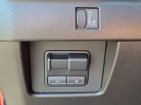 Used 2025 GMC Canyon Elevation w/ Convenience Package image 14