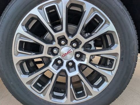 New 2026 GMC Yukon XL Denali w/ Denali Reserve Package RWD image 6