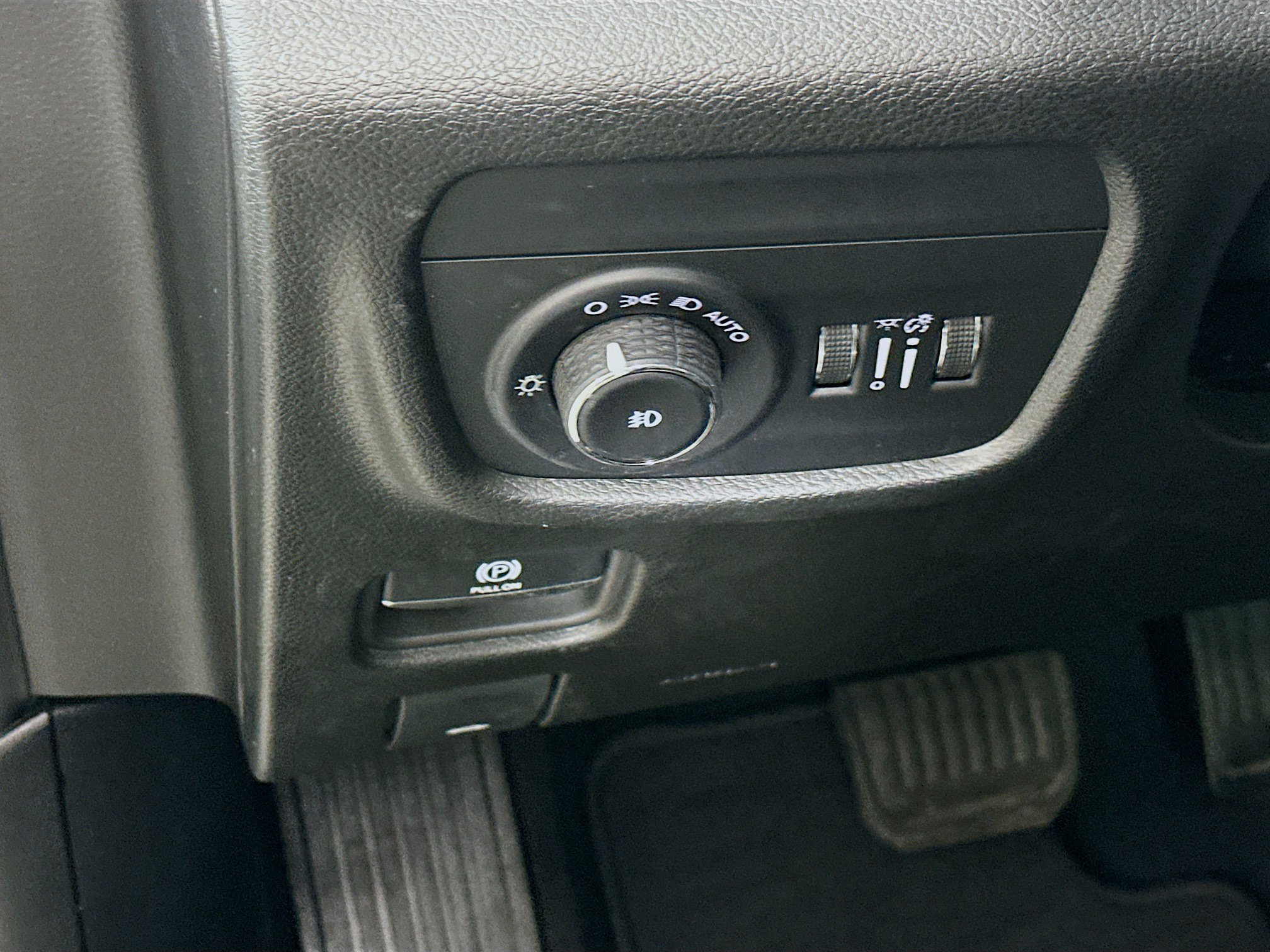 Used 2023 Jeep Grand Cherokee L Limited AWD/4WD image 17