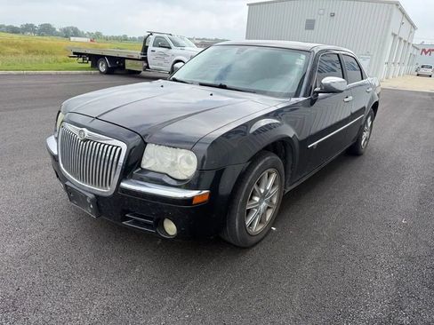 Used 2009 Chrysler 300 C w/ Luxury Group II AWD/4WD image 4