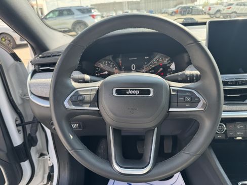 Used 2024 Jeep Compass Latitude AWD/4WD image 14