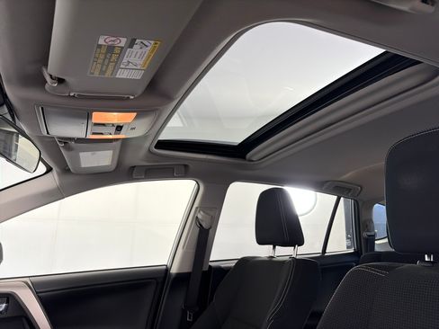 Used 2017 Toyota RAV4 XLE AWD/4WD image 21