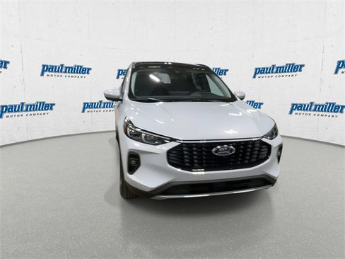 Used 2025 Ford Escape SE w/ PHEV Premium Package image 3