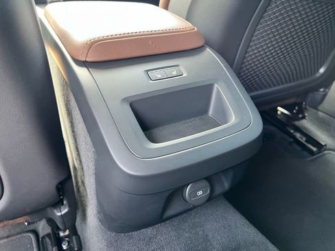 Certified 2025 Volvo V60 B5 Cross Country Plus AWD/4WD image 22