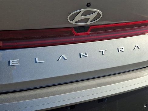 Used 2024 Hyundai Elantra Limited image 35