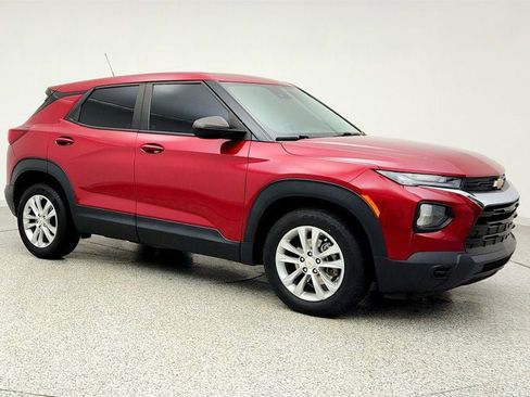 Used 2021 Chevrolet TrailBlazer LS image 2