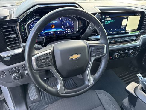 Used 2024 Chevrolet Silverado 1500 LT image 18