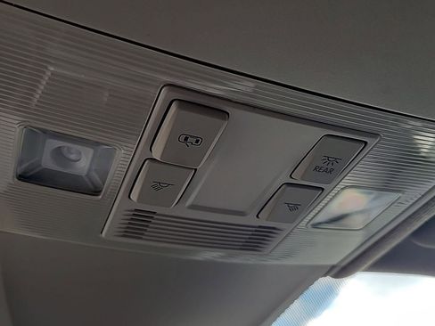 Used 2024 Volkswagen Tiguan S image 27