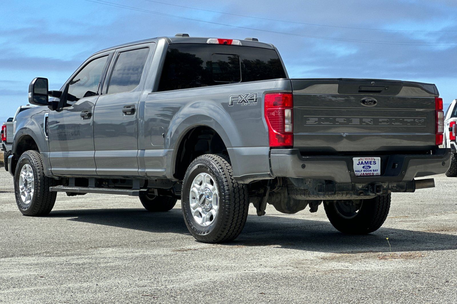 Used 2022 Ford F250 XLT w/ Black Appearance Package AWD/4WD image 3