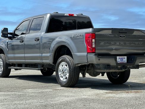 Used 2022 Ford F250 XLT w/ Black Appearance Package AWD/4WD image 3