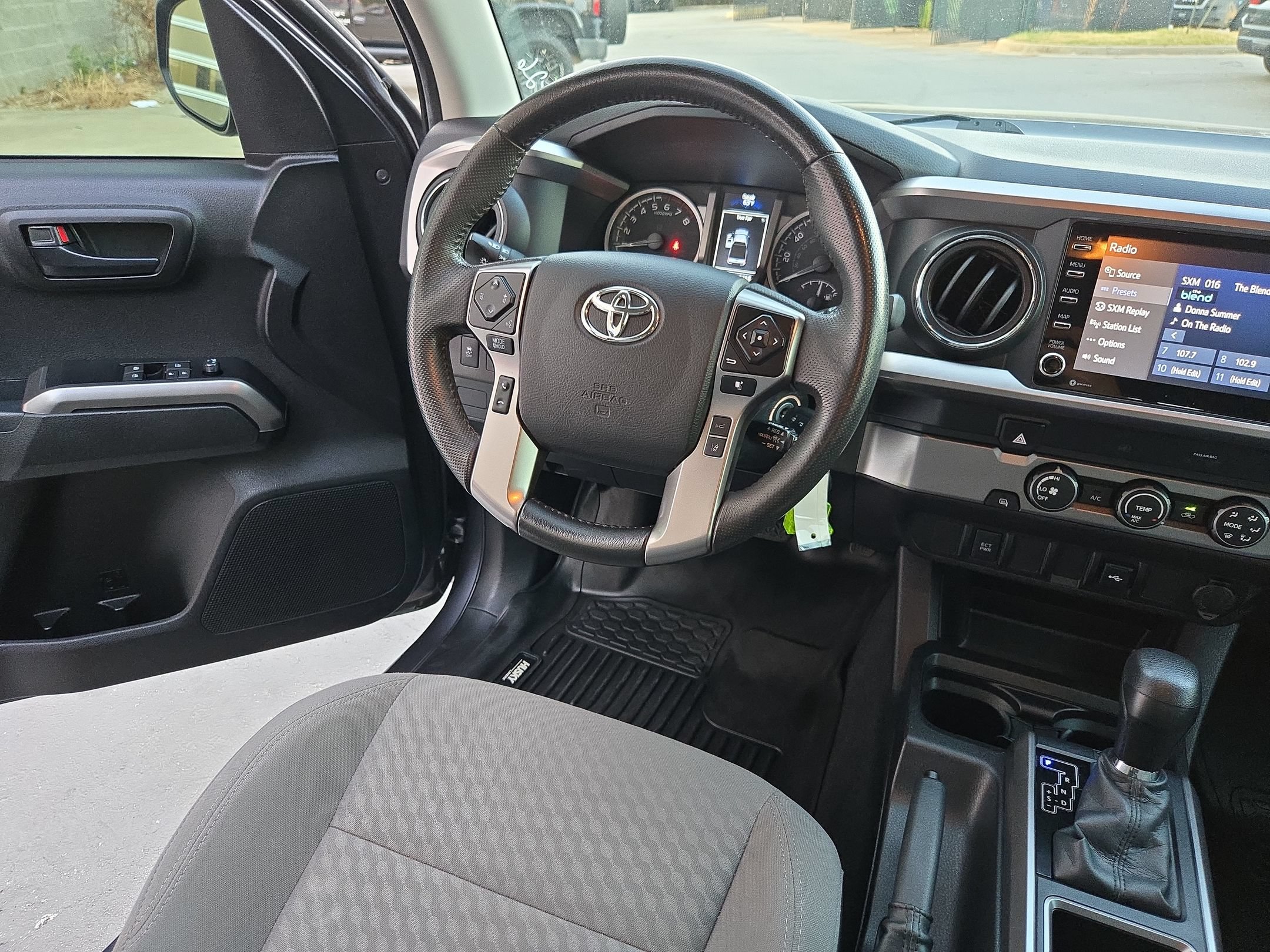 Used 2022 Toyota Tacoma SR5 w/ SR5 Appearance Package (SM) RWD image 9
