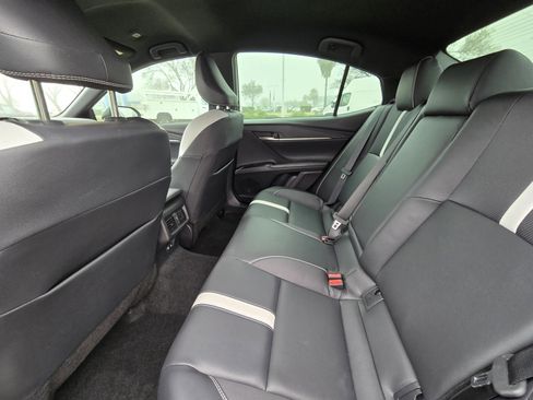 Used 2025 Toyota Camry SE image 10